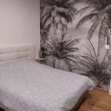 Studio Refait A Neuf De 30m², Balcon Plein Sud * Le Plessis-Robinson